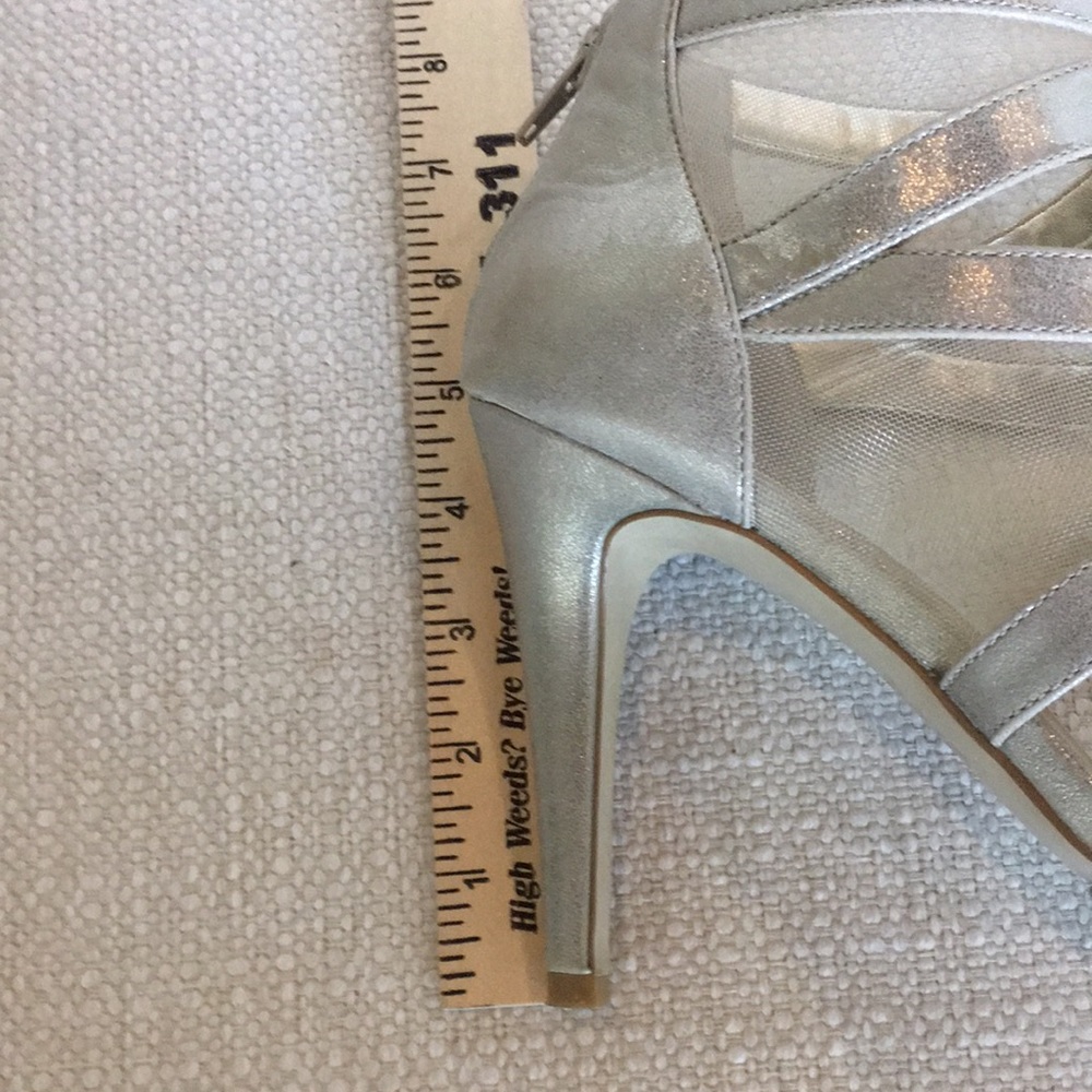 Gold heels - Picture 3 of 5